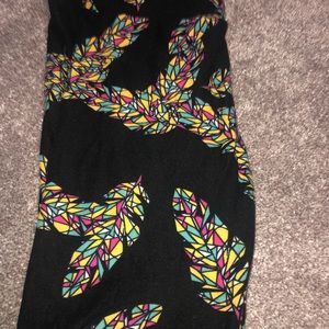 Is feather lularoe leggings
